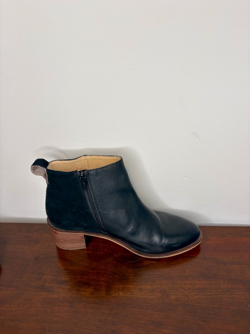 Elegant Black Leather Women's Ankle Boots - Picture 5 of 7